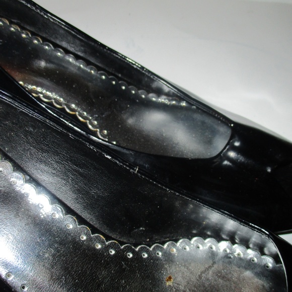 BCBG Vintage Black Patent V-cut Peep Toe Pumps - Picture 8 of 8
